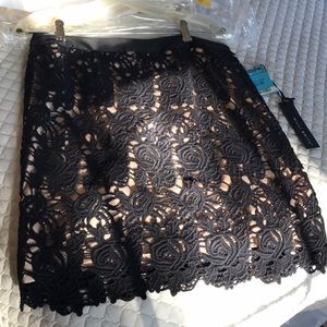 🎁 Black overlay Willi Smith skirt